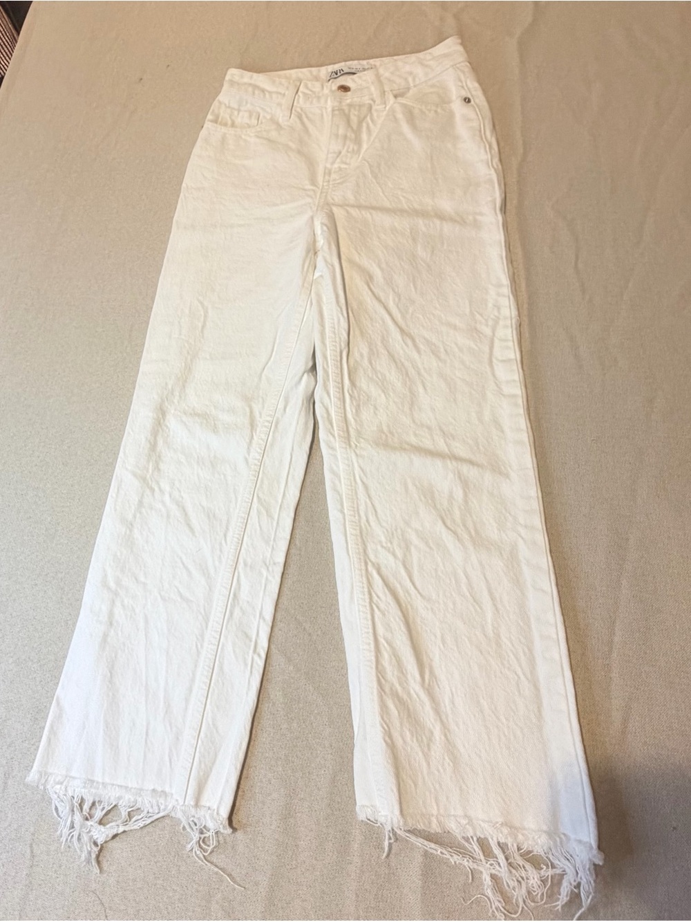 Zara White Wide-Leg High-Rise Jeans with Frayed Hem